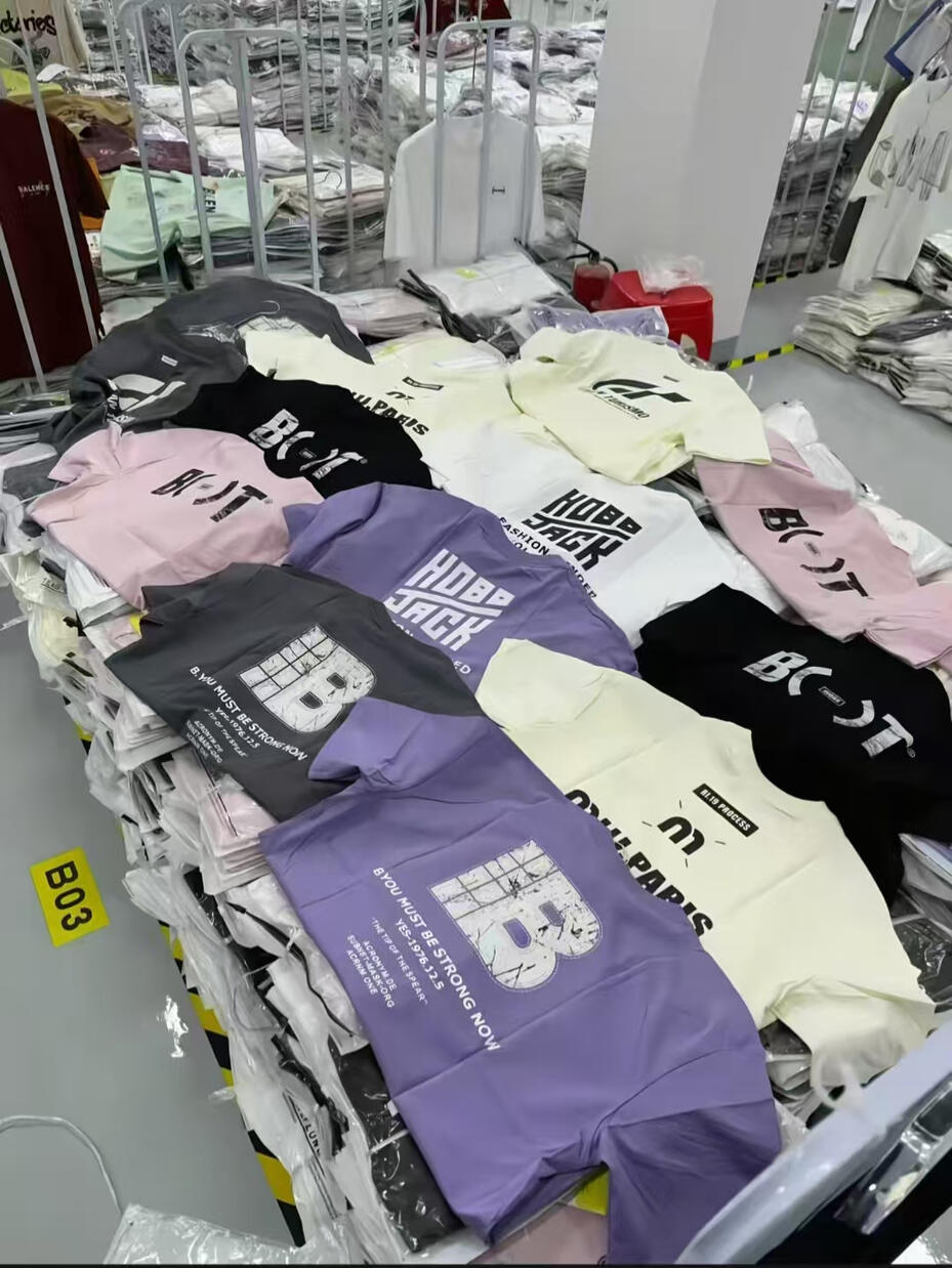 Pure cotton high-waist short-sleeve T-shirts are here!Price range: $1 – $5 per piece (different styles = different prices) Áo thun cotton cao eo tay ngắn mới về rồi ạ! Giá chỉ từ 25-100K/cái (kiểu dáng khác nhau thì giá khác nhau nhé)